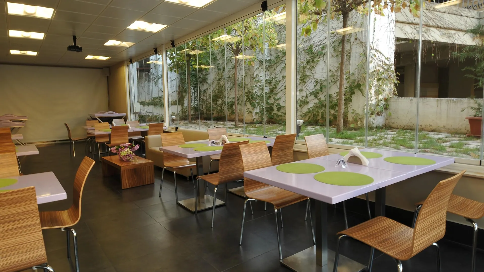 Suite Hotel Chrome - Beirut 4*,